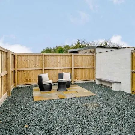 Barncroft: Dogs Welcome, Dog Care Services Offered 度假居
