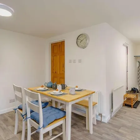 Feriehus Barncroft: Dogs Welcome, Dog Care Services Offered *